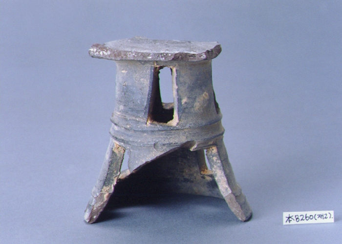 굽다리 접시 조각 이미지 1 보기