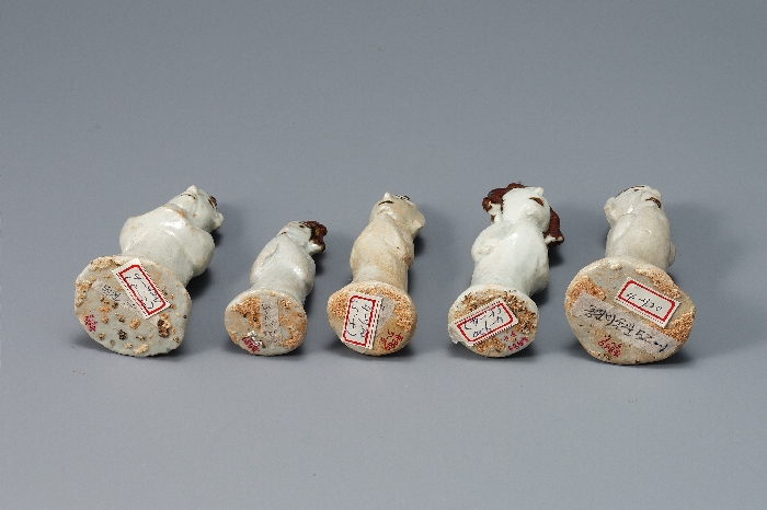 백자 철화 인물모양 명기 이미지 3 보기