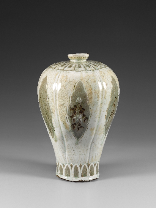 백자 상감 모란 버드나무무늬 매병 이미지 3 보기