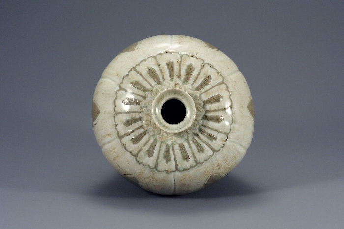 백자 상감 모란 버드나무무늬 매병 이미지 1 보기