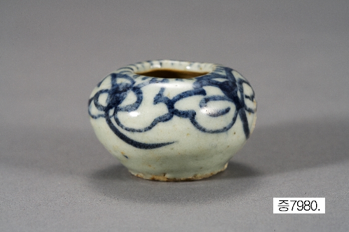 백자 청화 칠보무늬 항아리 이미지 1 보기