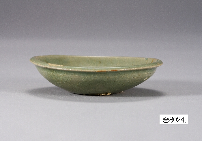 청자 압인양각 연꽃무늬 접시 이미지 1 보기