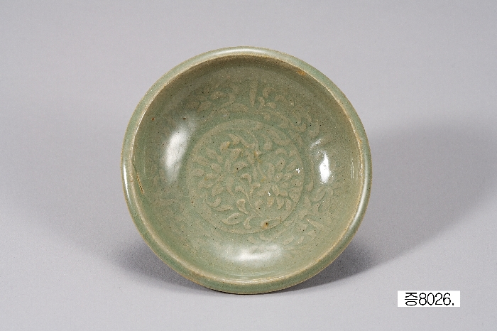 청자 압인양각 연꽃무늬 접시 이미지 3 보기