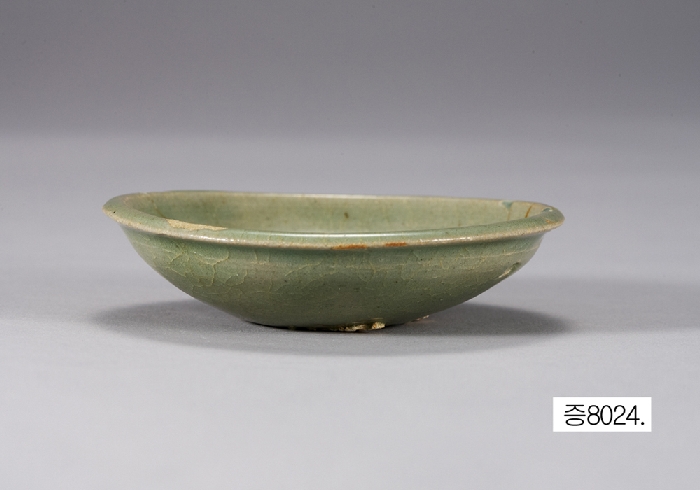 청자 압인양각 연꽃무늬 접시 이미지 2 보기