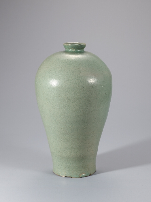 청자 음각 연꽃 넝쿨무늬 매병 이미지 3 보기