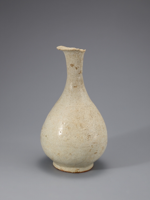 백자 음각 연꽃 넝쿨무늬 병 이미지 1 보기