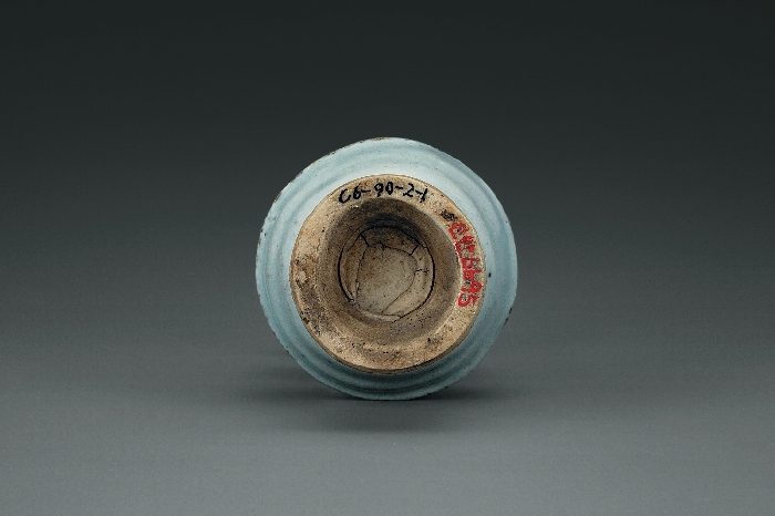 청백자 두 귀 달린 병 이미지 5 보기