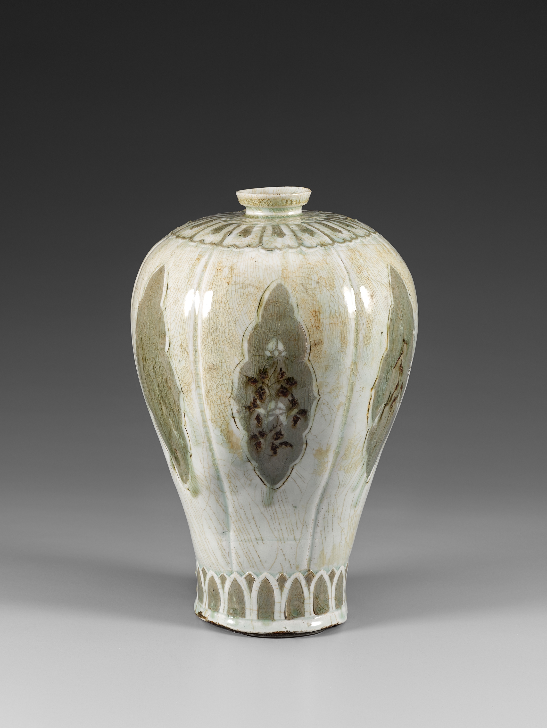 백자 상감 모란 버드나무무늬 매병 이미지 3