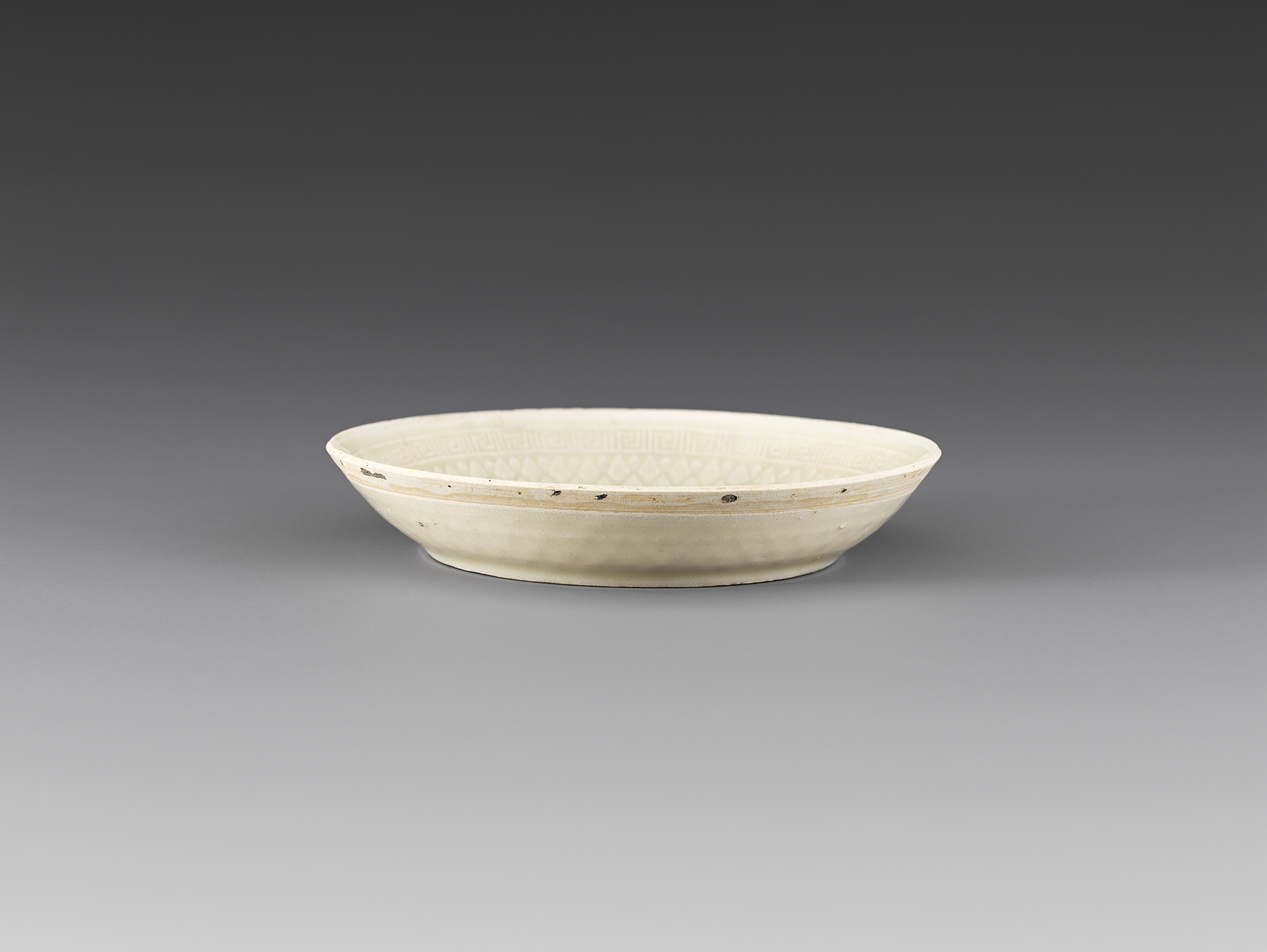 백자 인화 쌍봉 무늬 접시 이미지 1