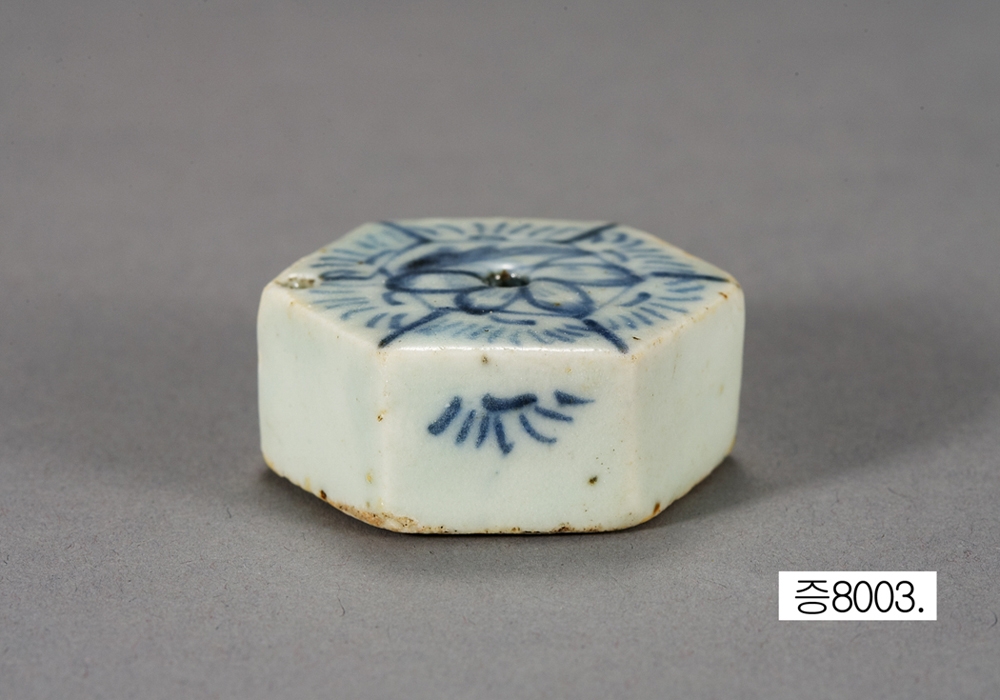 백자 청화 연꽃무늬 분수기 이미지 2