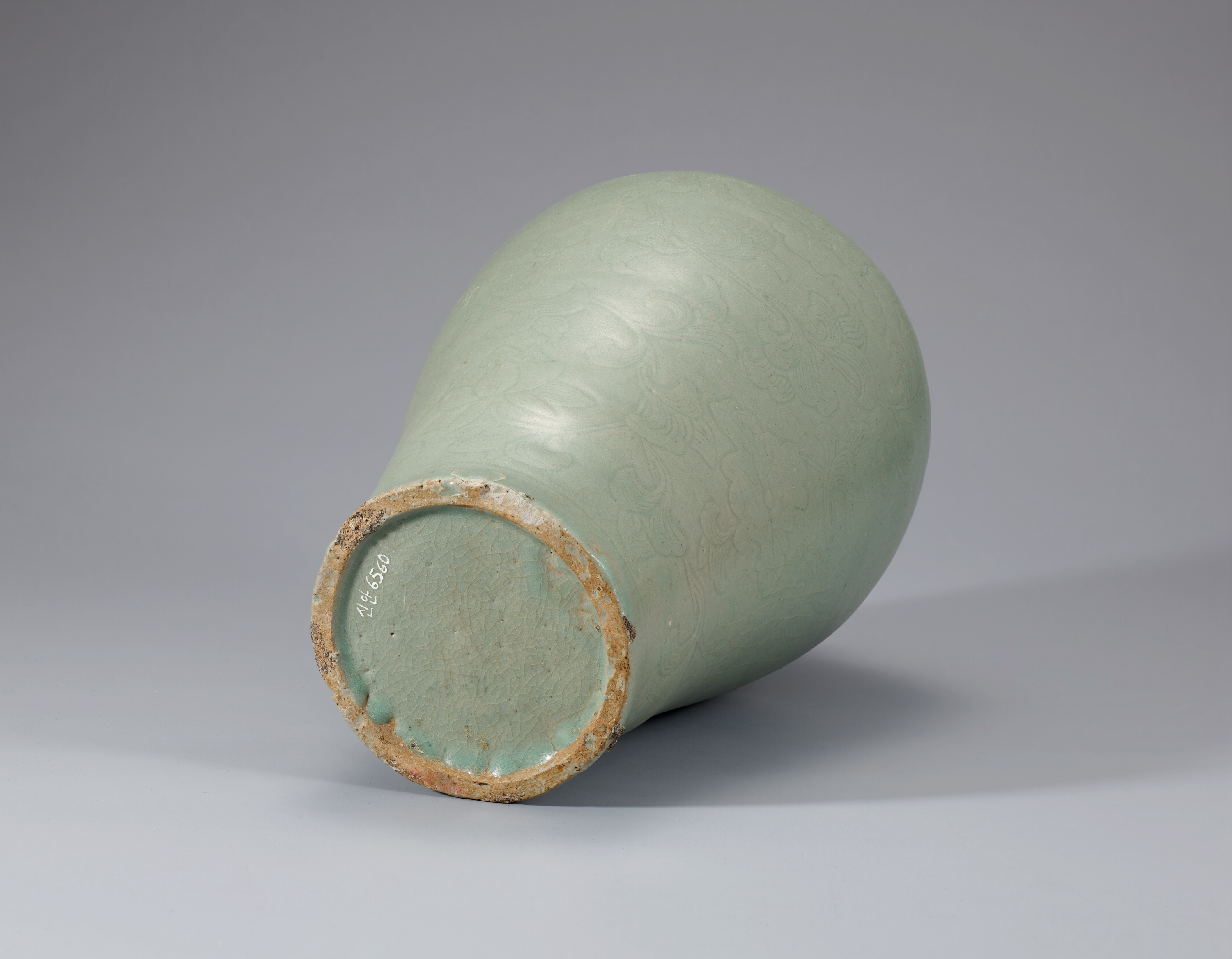 청자 음각 연꽃 넝쿨무늬 매병 이미지 5