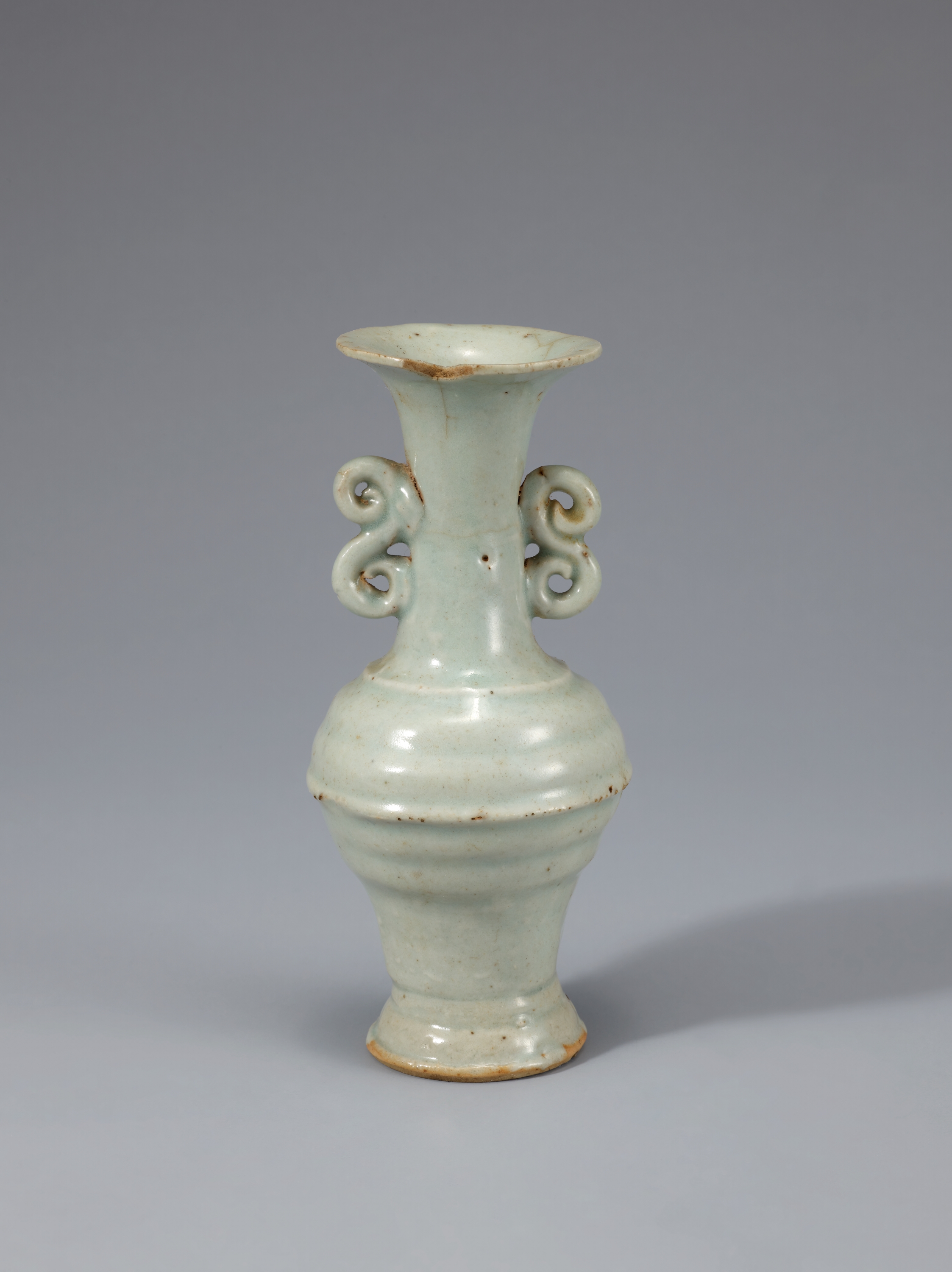 청백자 두 귀 달린 병 이미지 2