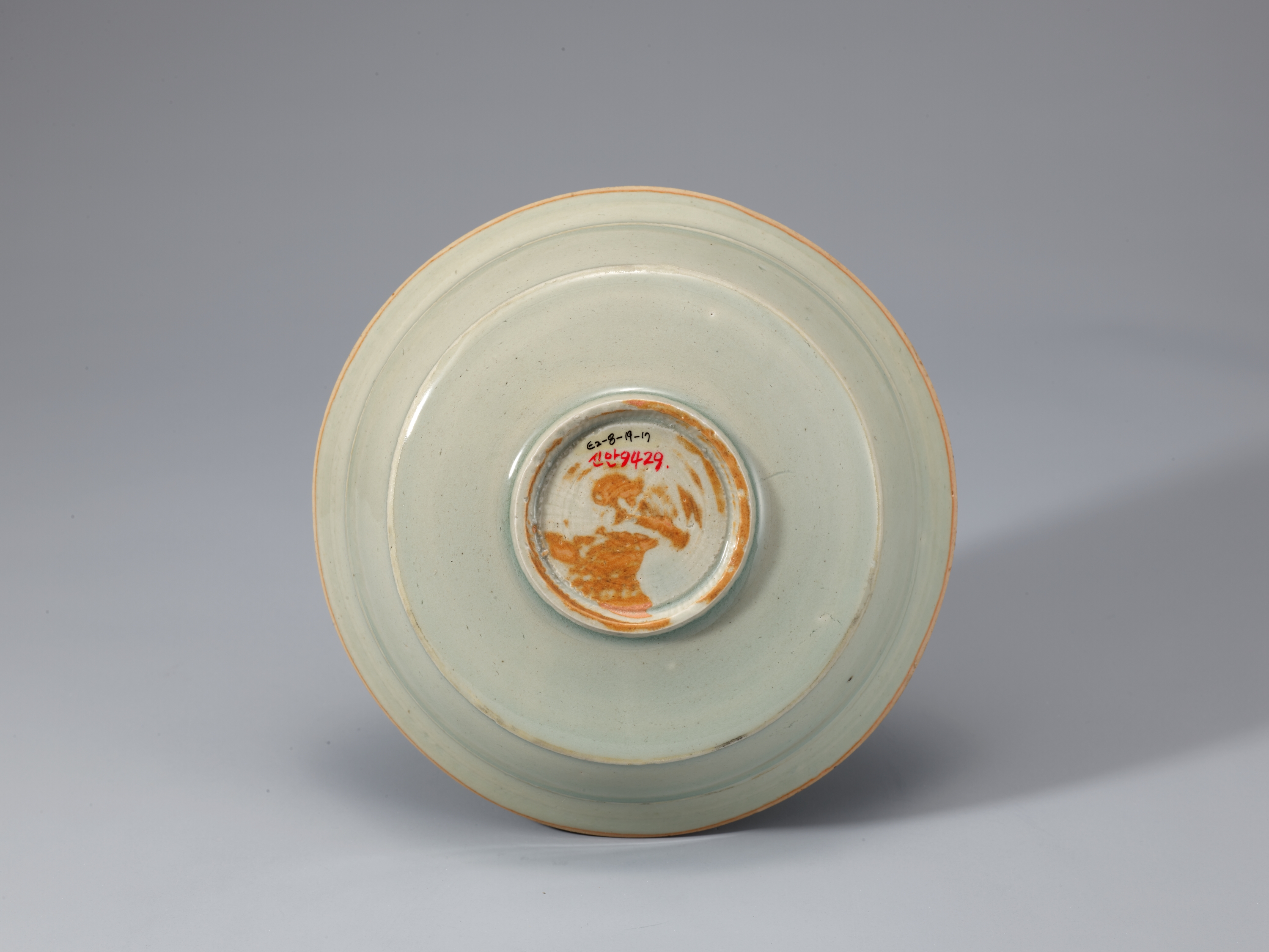 청백자 꽃무늬 은구 접시 이미지 2