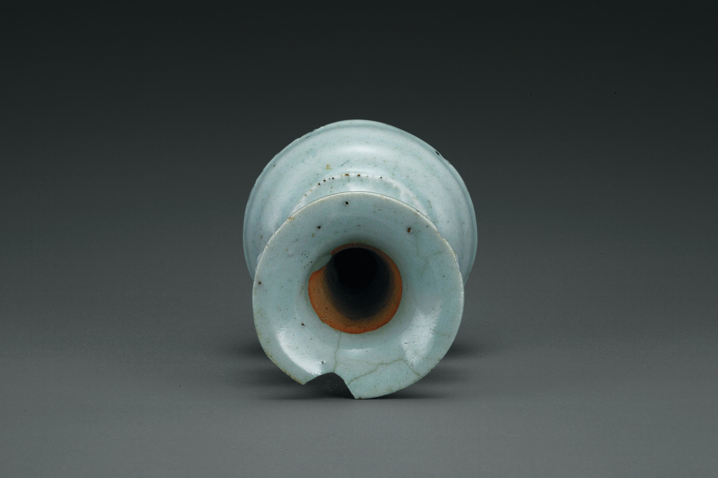 청백자 두 귀 달린 병 이미지 4