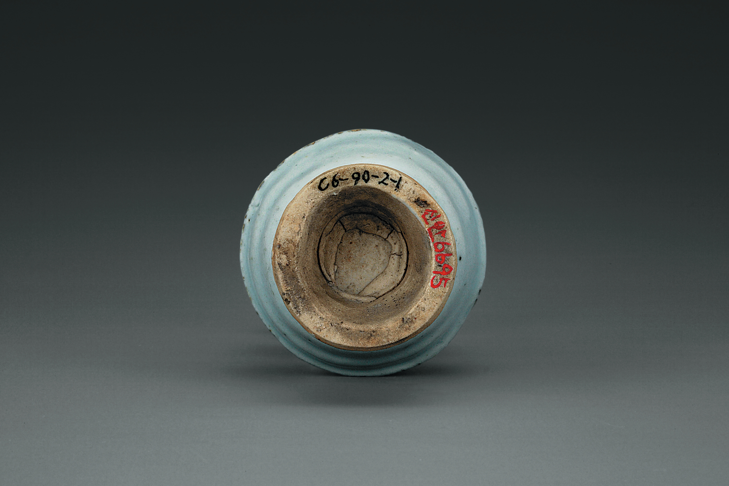 청백자 두 귀 달린 병 이미지 5